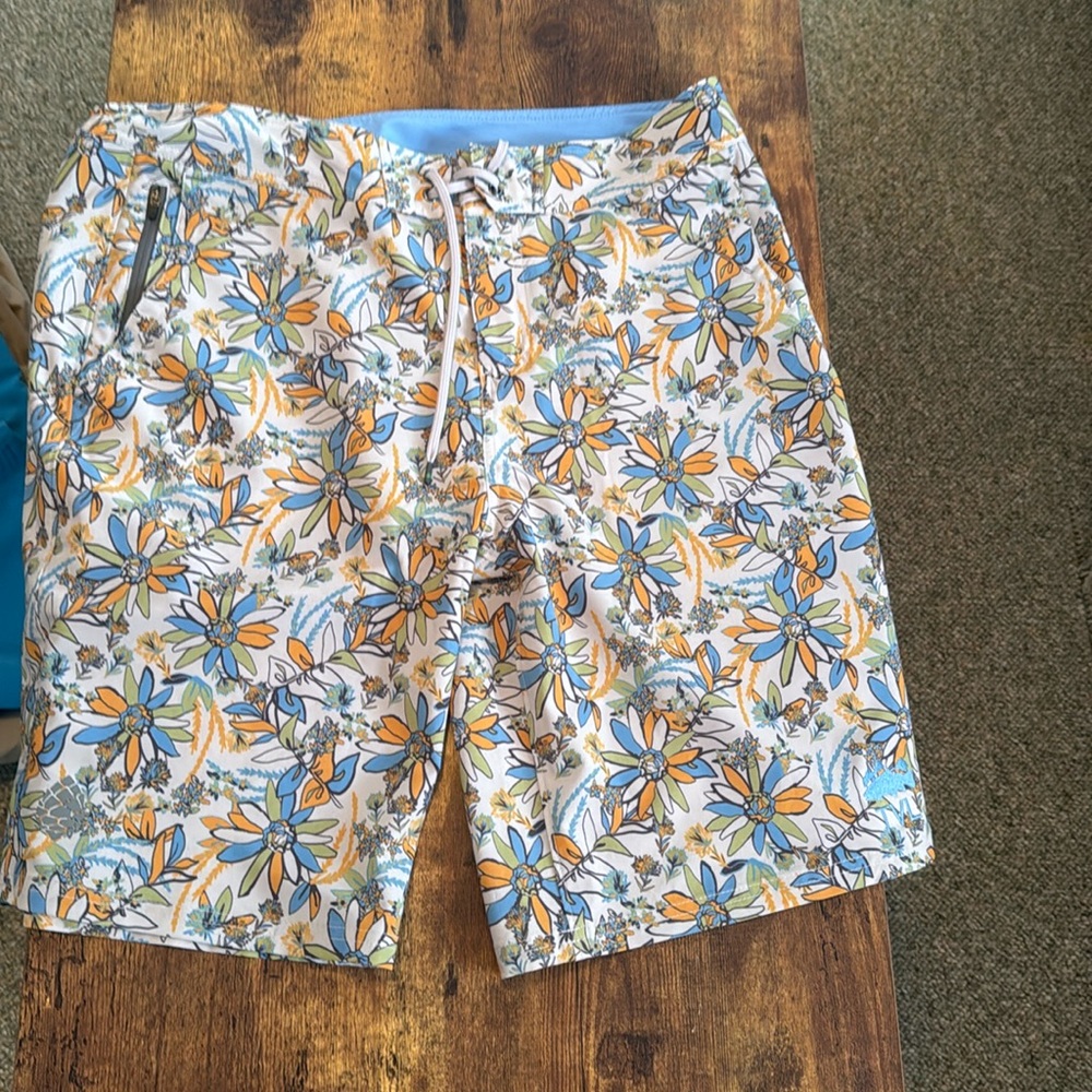 Never worn stop board shorts
